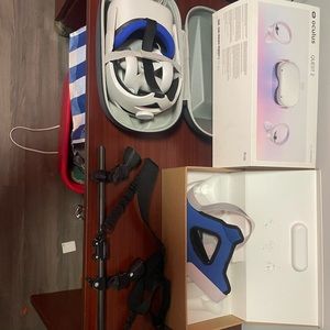 Brand new OCULUS QUEST 2 256 GB Plus accessories in box